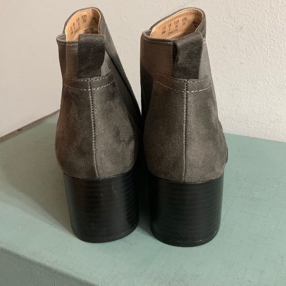 LifeStride Dakota Block Heel Bootie. Gray ankle boots size 8 - Picture 4 of 6